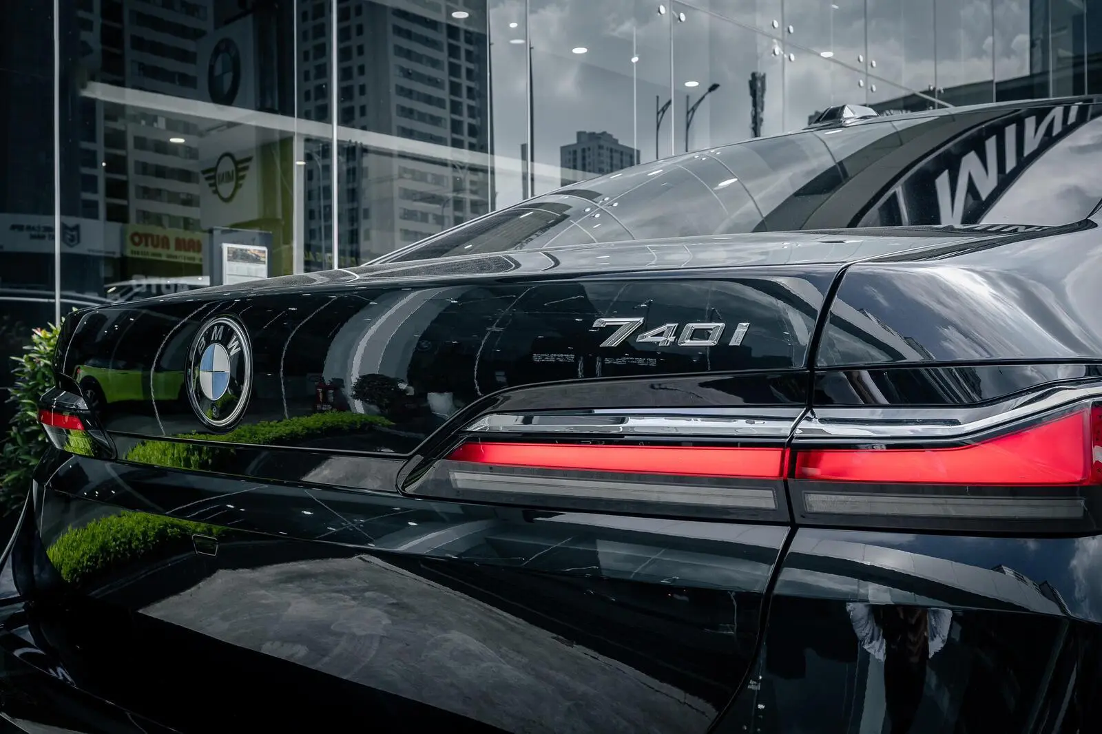 BMW 740Li Pure Excellence - Hình 9