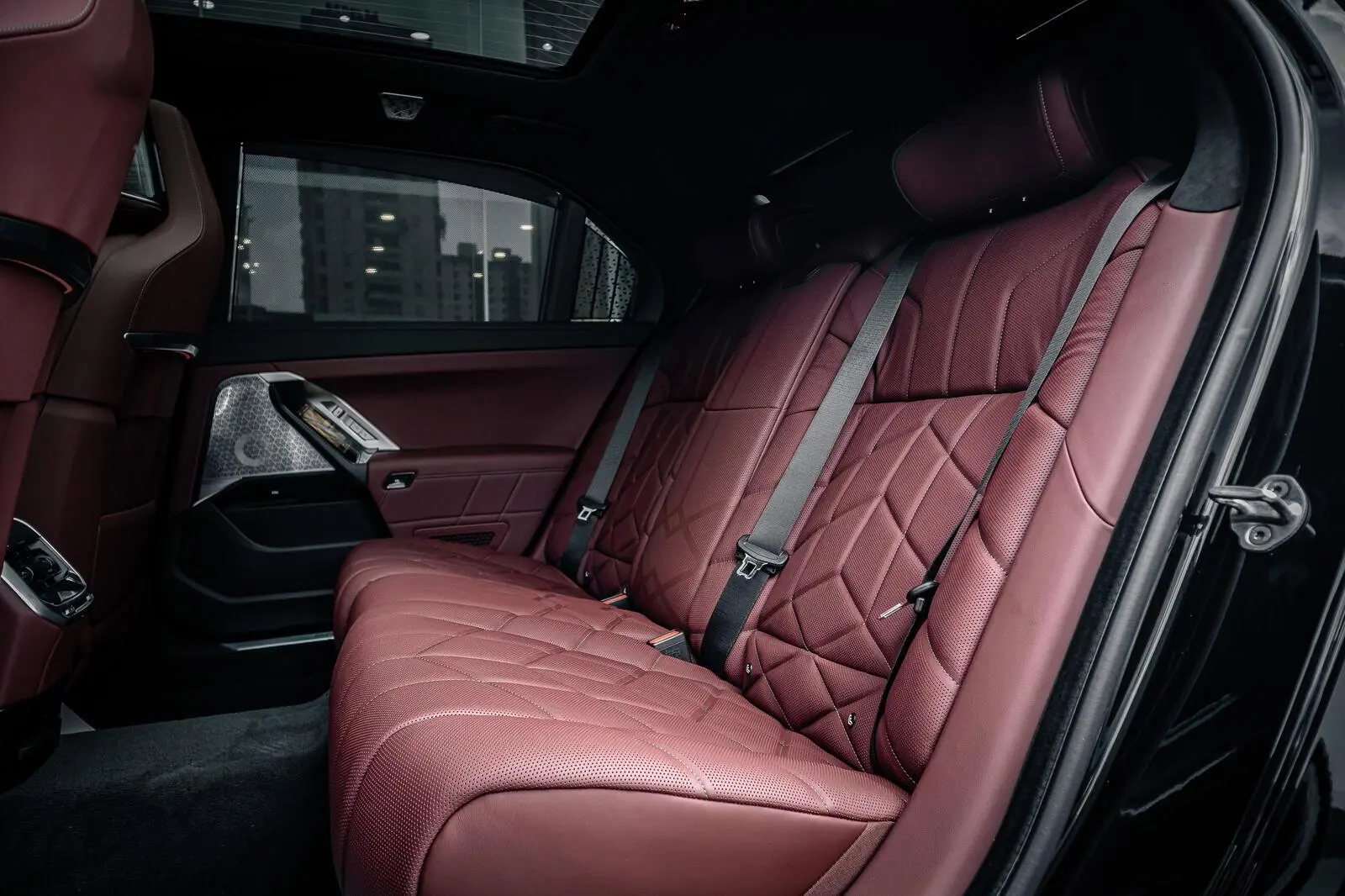 BMW 740Li Pure Excellence - Hình 20