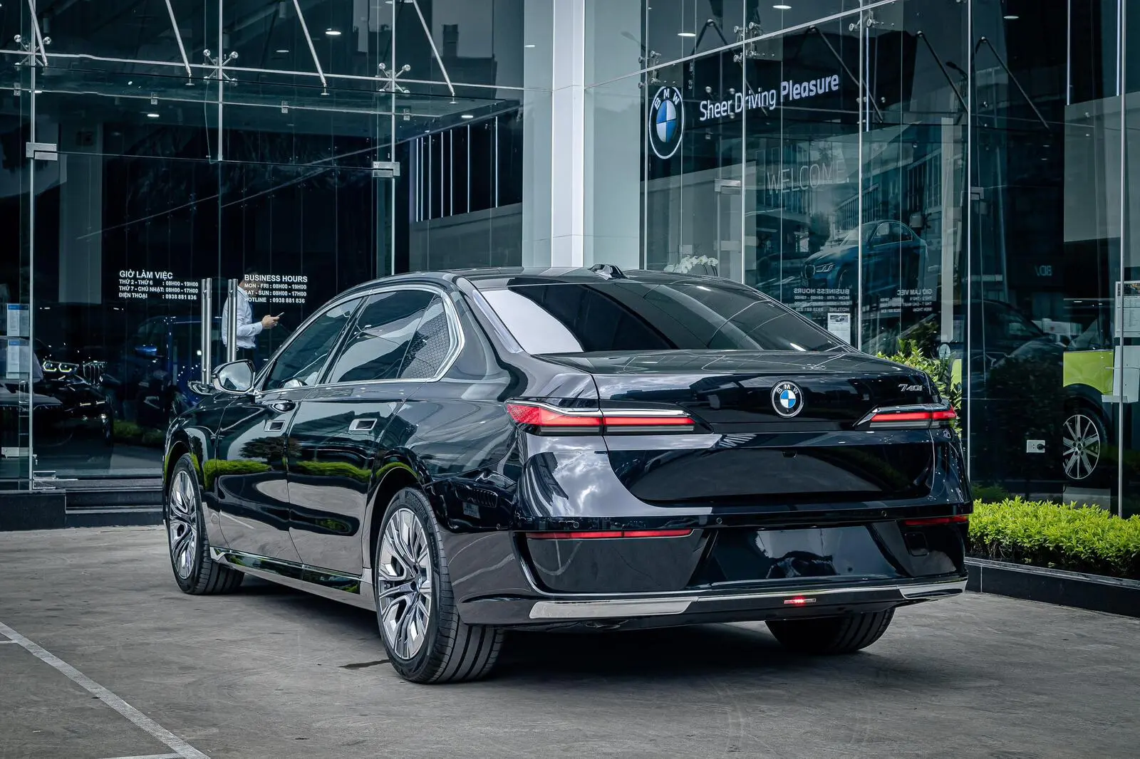 BMW 740Li Pure Excellence - Hình 10