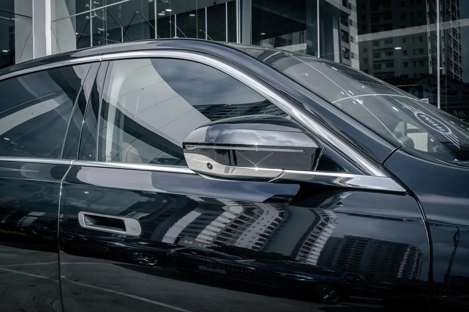 BMW 740Li Pure Excellence - Hình 5
